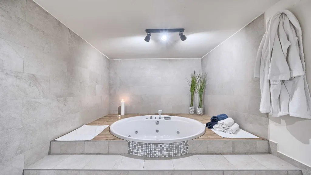 Villa in Jelsa for 10 Guests with Private Pool & Spa
