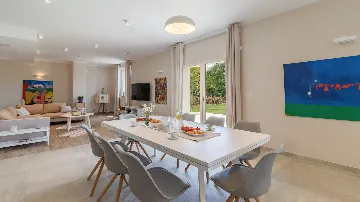 Butkovici Holiday House with 72 m² Pool for 10