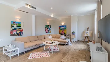 Butkovici Holiday House with 72 m² Pool for 10