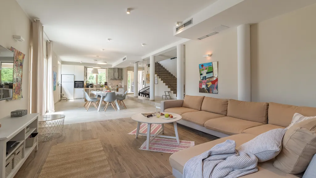 Butkovici Holiday House with 72 m² Pool for 10