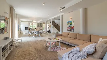 Butkovici Holiday House with 72 m² Pool for 10