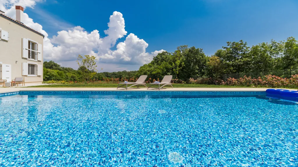 Butkovici Holiday House with 72 m² Pool for 10