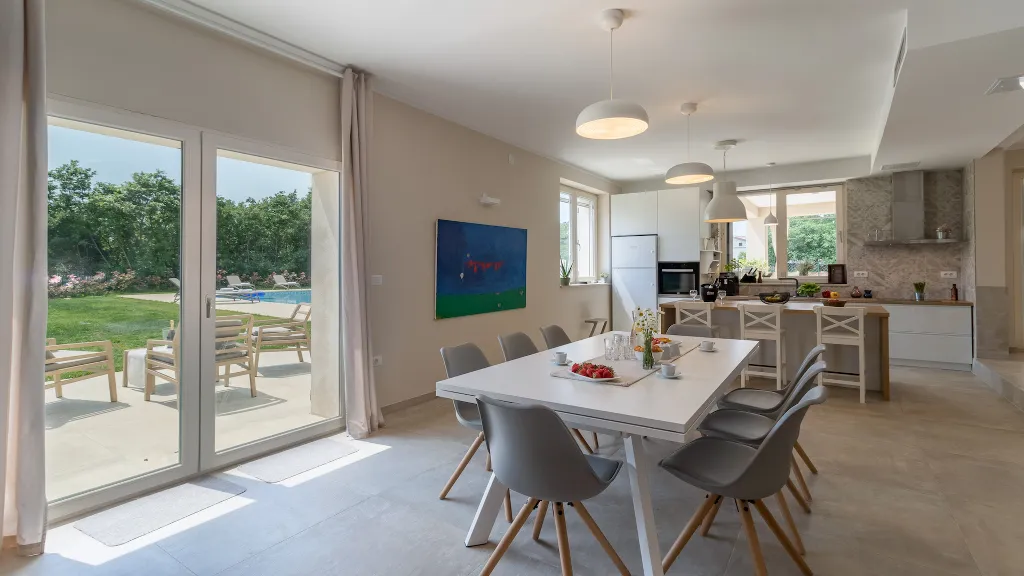 Butkovici Holiday House with 72 m² Pool for 10