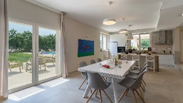 Butkovici Holiday House with 72 m² Pool for 10