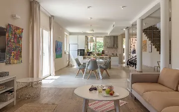 Butkovici Holiday House with 72 m² Pool for 10