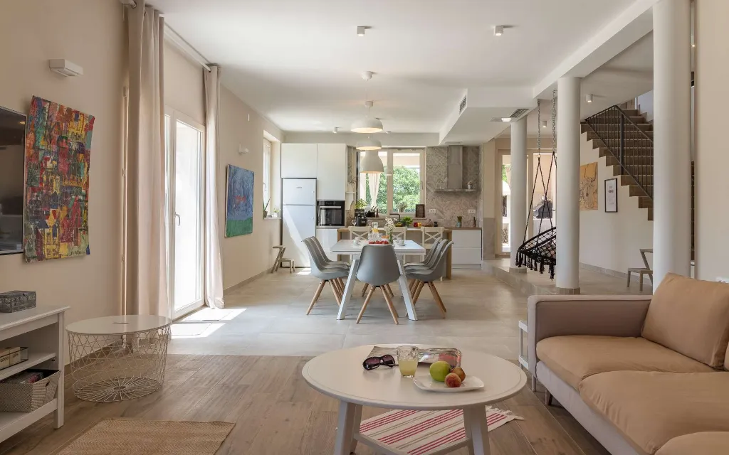 Butkovici Holiday House with 72 m² Pool for 10