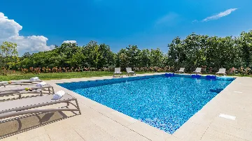 Butkovici Holiday House with 72 m² Pool for 10