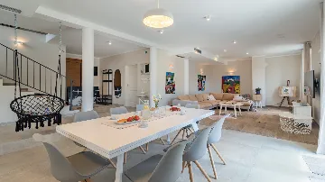 Butkovici Holiday House with 72 m² Pool for 10