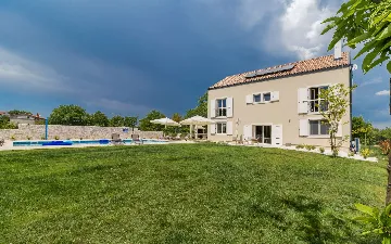 Butkovici Holiday House with 72 m² Pool for 10