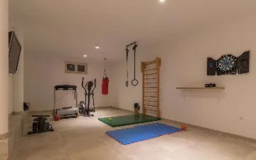 Butkovici Holiday House with 72 m² Pool for 10