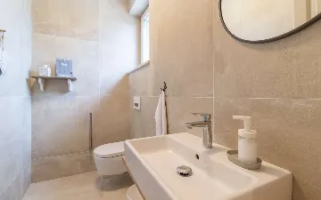 Butkovici Holiday House with 72 m² Pool for 10