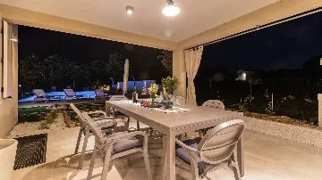 Butkovici Holiday House with 72 m² Pool for 10