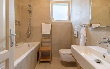 Butkovici Holiday House with 72 m² Pool for 10