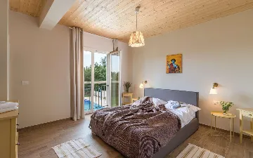 Butkovici Holiday House with 72 m² Pool for 10