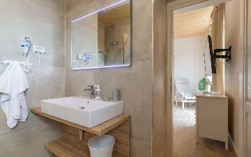 Butkovici Holiday House with 72 m² Pool for 10