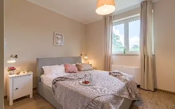 Butkovici Holiday House with 72 m² Pool for 10