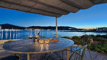 4-Bedroom Villa with Pool in Sutomisica