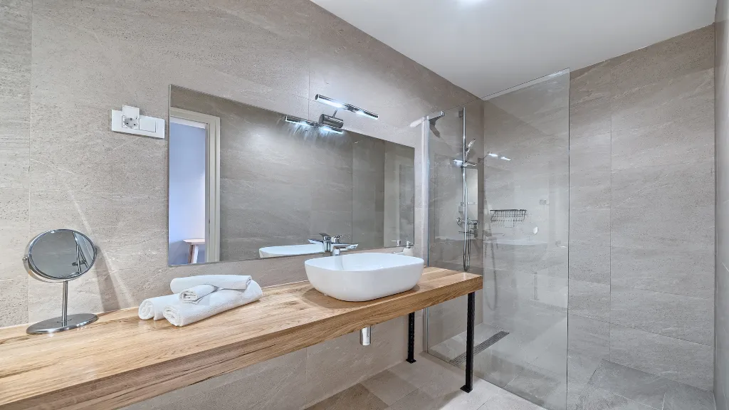 4-Bedroom Villa with Pool in Sutomisica