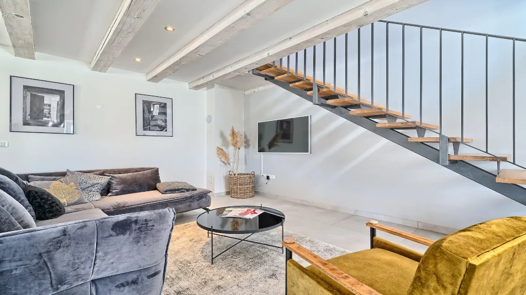 4-Bedroom Villa with Pool in Sutomisica