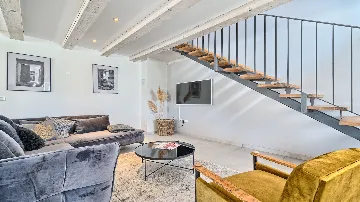 4-Bedroom Villa with Pool in Sutomisica