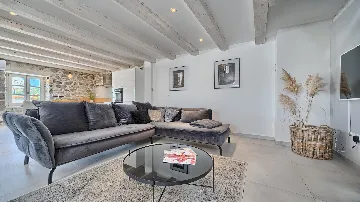 4-Bedroom Villa with Pool in Sutomisica