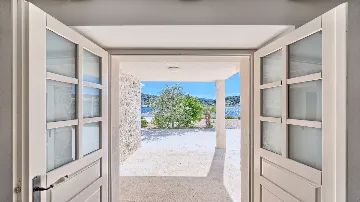 4-Bedroom Villa with Pool in Sutomisica