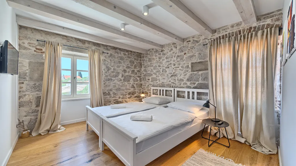 4-Bedroom Villa with Pool in Sutomisica