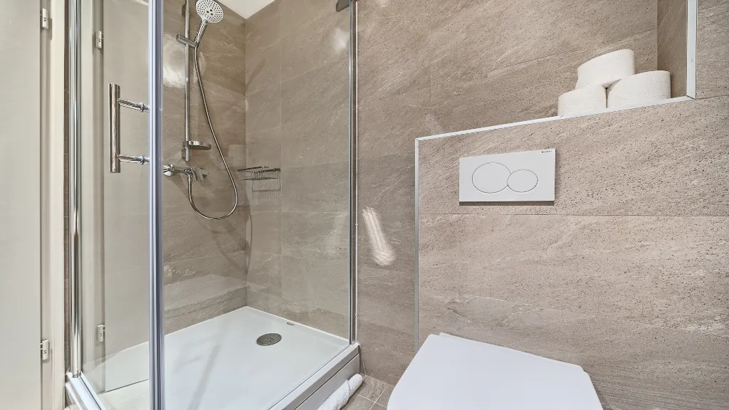 4-Bedroom Villa with Pool in Sutomisica