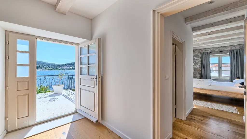 4-Bedroom Villa with Pool in Sutomisica