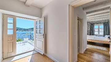 4-Bedroom Villa with Pool in Sutomisica