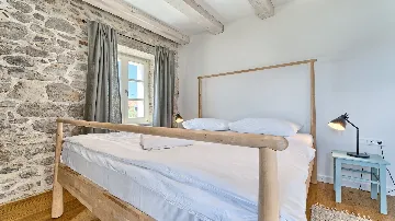 4-Bedroom Villa with Pool in Sutomisica