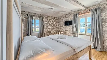 4-Bedroom Villa with Pool in Sutomisica