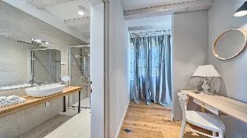 4-Bedroom Villa with Pool in Sutomisica