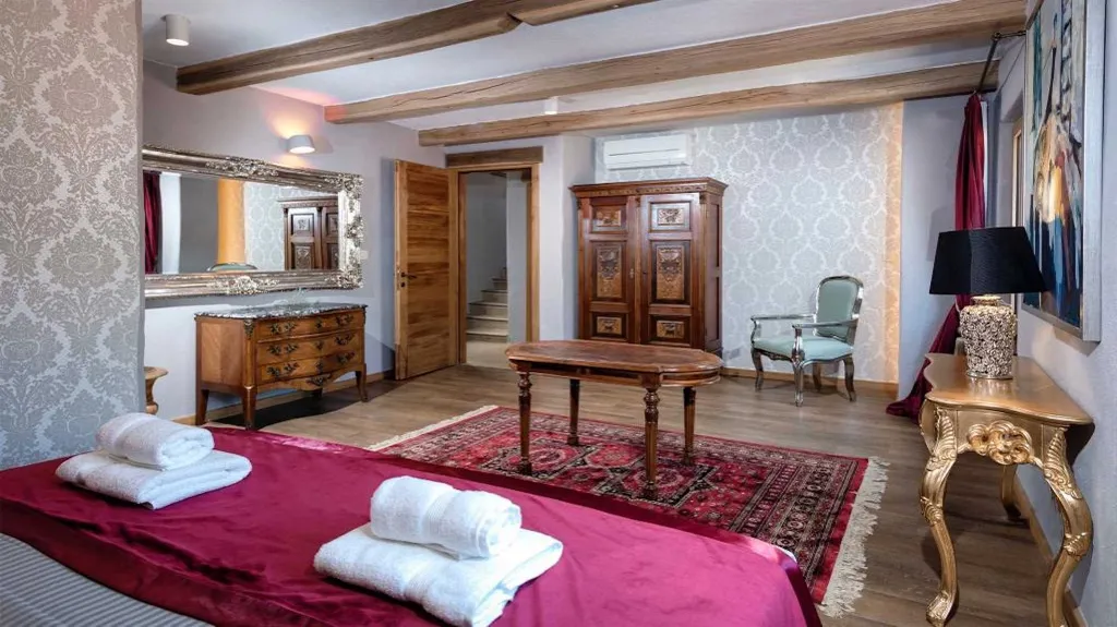 Old Town Hvar 5-Bedroom Villa with Jacuzzi Terrace