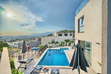 Podstrana Villa with Sea Views, Private Pool & Sauna