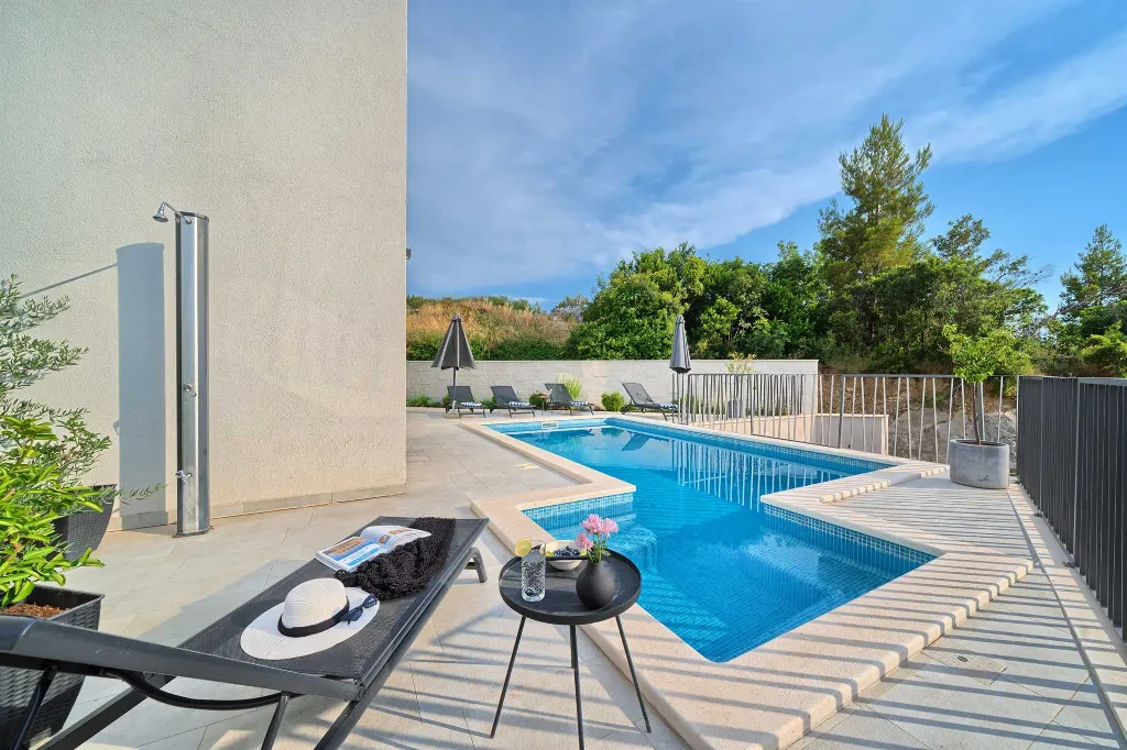 Podstrana Villa with Sea Views, Private Pool & Sauna