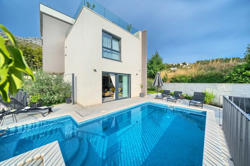 Podstrana Villa with Sea Views, Private Pool & Sauna