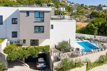 Podstrana Villa with Sea Views, Private Pool & Sauna