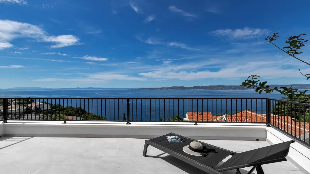 Sea-View Villa in Brela for Up to 6 Guests