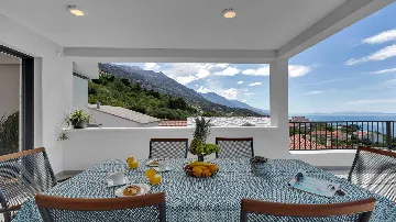 Sea-View Villa in Brela for Up to 6 Guests