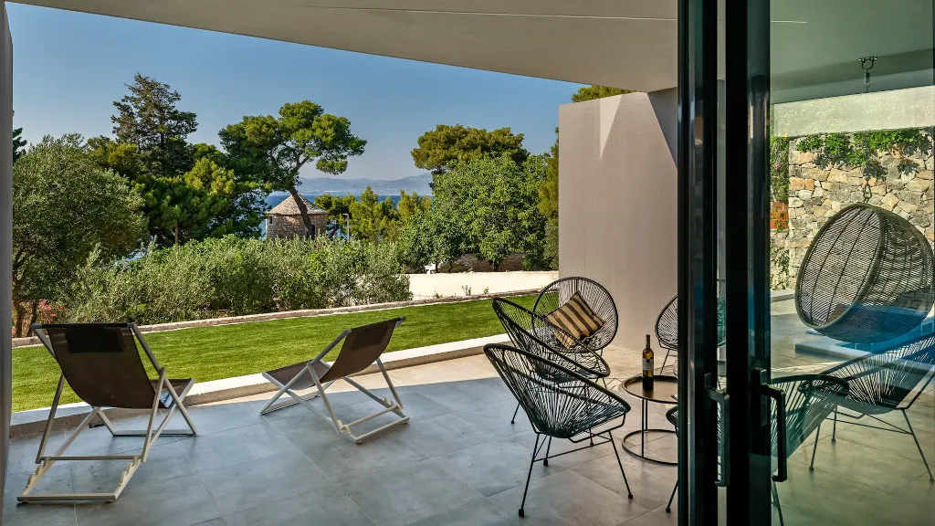 Sutivan Sea-View Villa for Up to 8 Guests