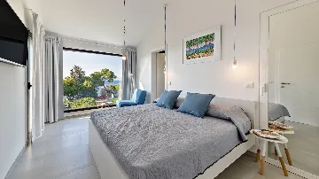 Sutivan Sea-View Villa for Up to 8 Guests