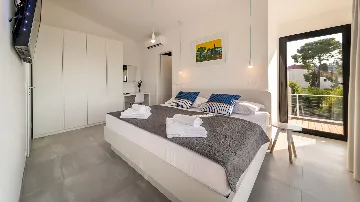 Sutivan Sea-View Villa for Up to 8 Guests