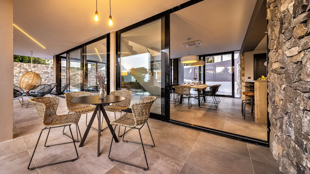 Sutivan Sea-View Villa for Up to 8 Guests