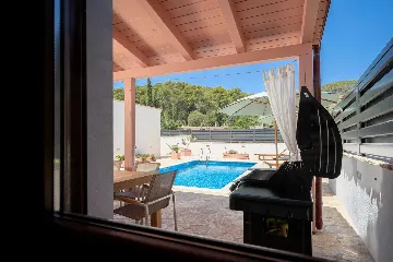 3-Bedroom Villa in Vrbanj for Up to 8 Guests