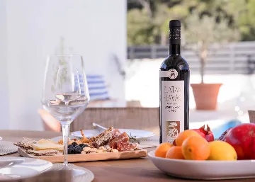 3-Bedroom Villa in Vrbanj for Up to 8 Guests