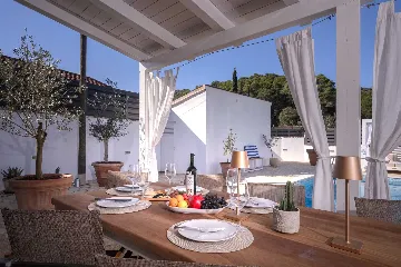 3-Bedroom Villa in Vrbanj for Up to 8 Guests