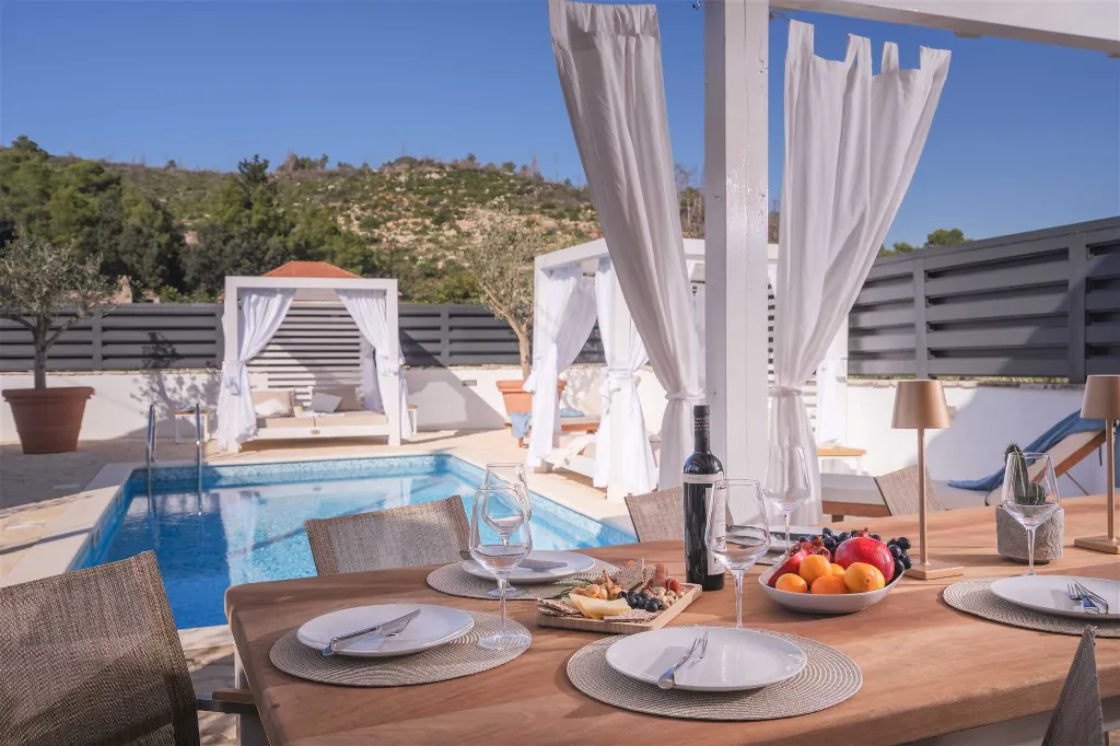 3-Bedroom Villa in Vrbanj for Up to 8 Guests