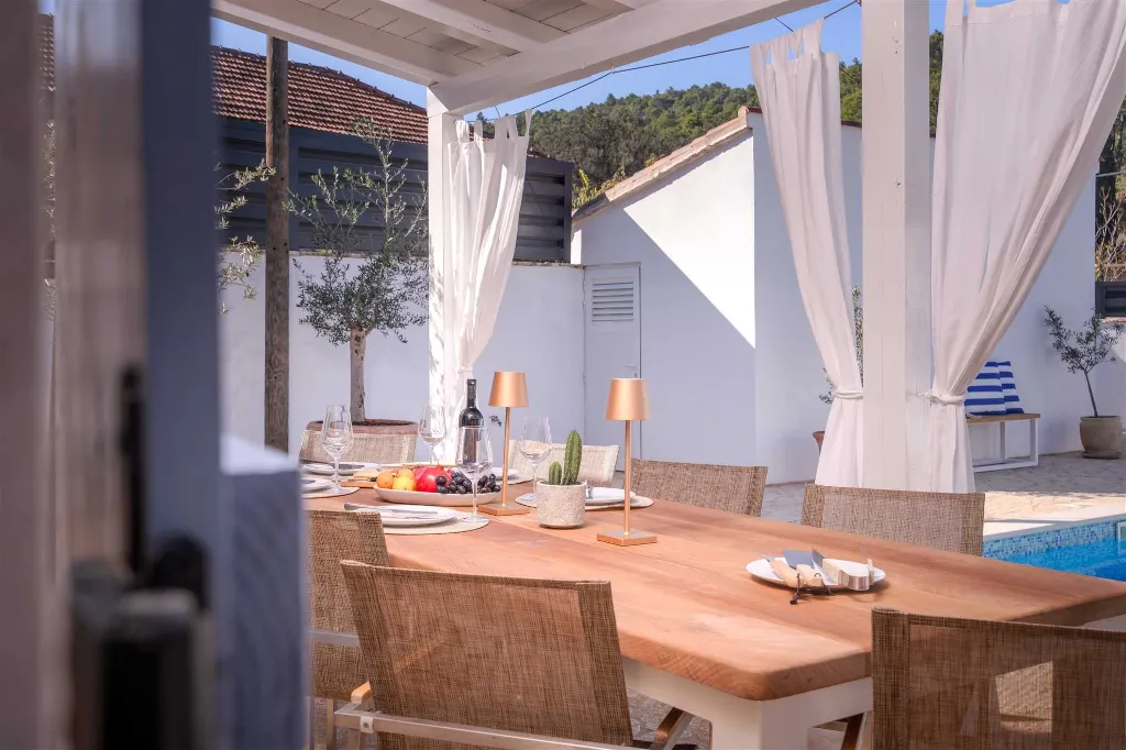 3-Bedroom Villa in Vrbanj for Up to 8 Guests