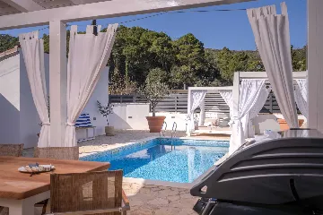 3-Bedroom Villa in Vrbanj for Up to 8 Guests